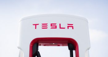 Tesla Motors เลิกจ้างพนักงานประมาณ 700 คนในช่วงสัปดาห์นี้