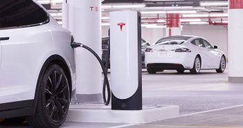 บริษัท Tesla Motors ส่งมอบรถยนต์ให้ลูกค้าทะลุ 100,000 คันในปี 2017