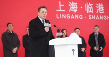อีลอน มัสก์เดินทางไปประเทศจีนร่วมเปิดตัวโครงการก่อสร้างโรงงาน Tesla Gigafactory 3 เมืองเซี่ยงไฮ้