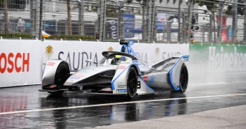 ผลการแข่งขันรถยนต์ไฟฟ้า Formula E ที่ฮ่องกง edoardo-mortara-victorious-race-formula-e-hong-kong-harbourfront