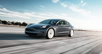 เปิดตัวรถยนต์พลังงานไฟฟ้ารุ่น Tesla Model 3 ราคา $35,000 ดอลลาร์สหรัฐ