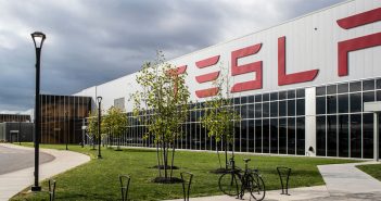 อีลอน มัสก์เตรียมกลับมาเปิดโรงงาน Gigafactory 2 เพื่อทำการผลิตเครื่องช่วยหายใจ tesla-gigafactory-2