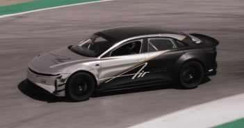 Lucid Air พยายามทำความเร็วเพื่อแซงสถิติเดิมของ Tesla Model S Plaid ในสนามแข่ง Laguna Seca